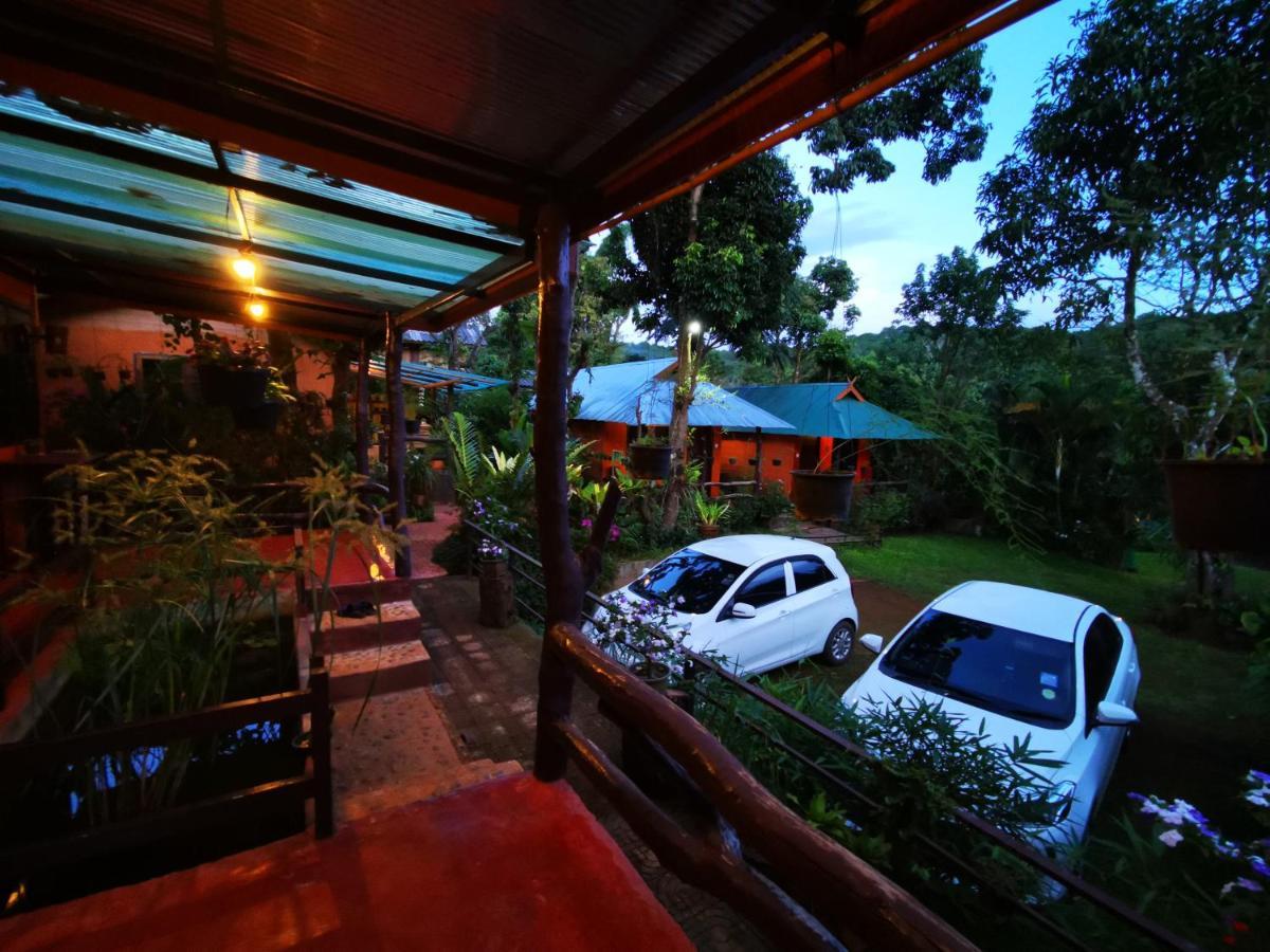 บ้านดินโฮมสเตย์ ปางอุ๋ง Ban Huai Makhuea Som Exterior photo