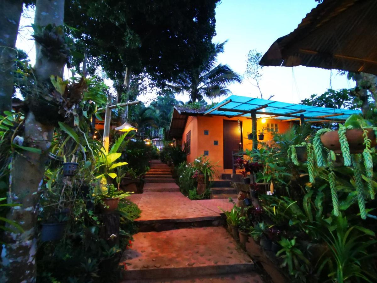 บ้านดินโฮมสเตย์ ปางอุ๋ง Ban Huai Makhuea Som Exterior photo