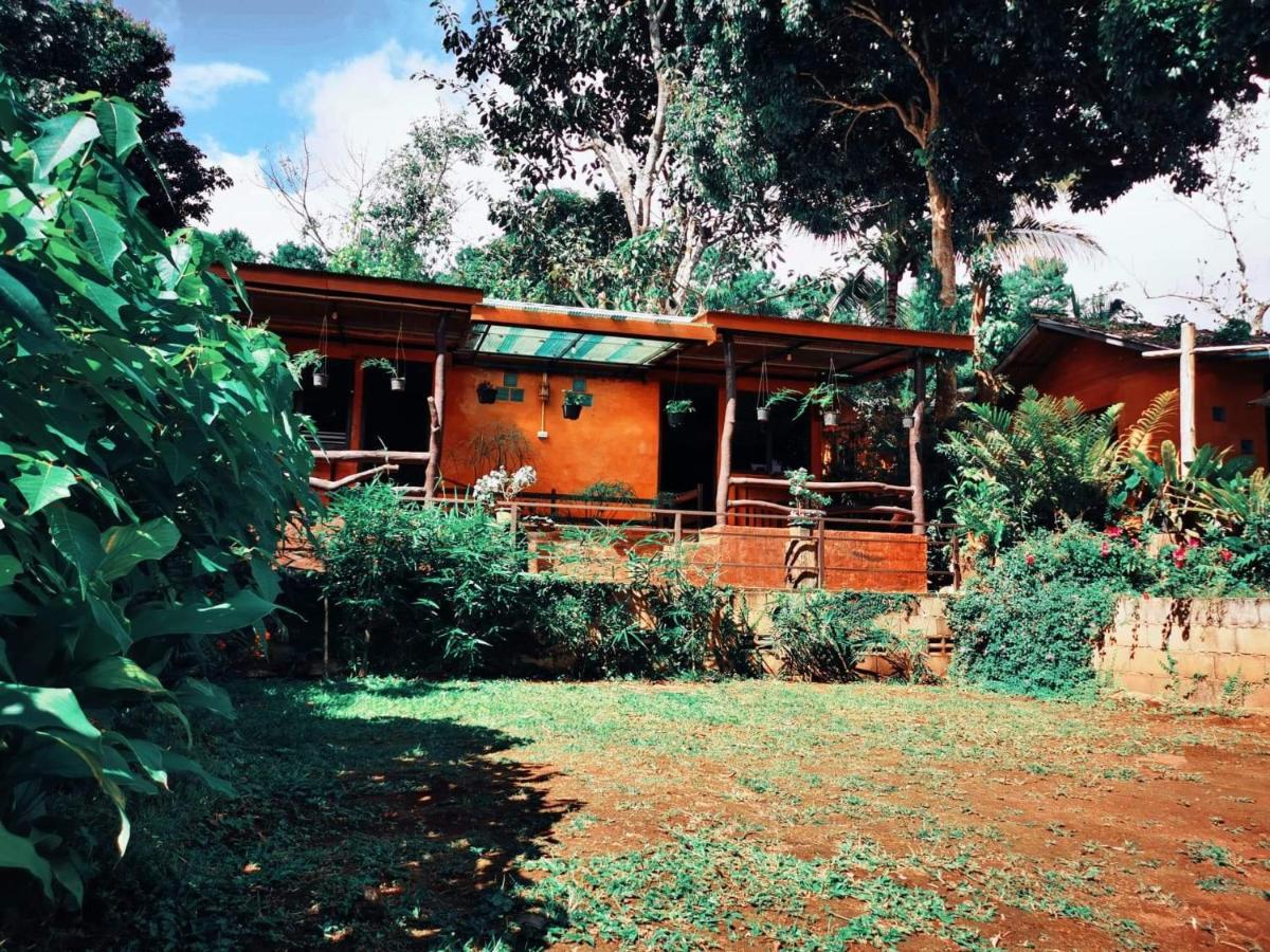 บ้านดินโฮมสเตย์ ปางอุ๋ง Ban Huai Makhuea Som Exterior photo